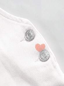 SHEIN 女童幼兒連身褲，愛心印花設計，柔軟棉質休閒款，時尚百搭，單件淺綠藍色丹寧休閒可愛愛心印花連身褲，適合外出與派對 - 白色 - 查看 9