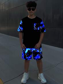 SHEIN 两件套儿童/青少年男童休闲舒适夜光图案套头短袖T恤和直筒宽松短裤运动套装，适合春夏季节、郊游、情人节、约会、旅行、度假、家庭聚会、返校、婚礼、晚宴、运动、生日派对等场合。 - 黑色 - 查看 4