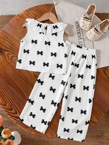 SHEIN Vintaside Kids 2件組少女甜美可愛公主風草莓印花無袖背心與配套長褲套裝，粉色條紋＋3D草莓刺繡＋荷葉領，吸睛設計，適合派對、家庭活動、日常穿著、返校季 - 黑與白 - 查看 2
