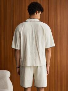 SWAVVY Set de 2 piezas de camisa de manga corta de ajuste holgado y pantalones cortos rectos con cordón en la cintura, un conjunto de ropa casual y cómoda para hombres - Beis - Ver 5