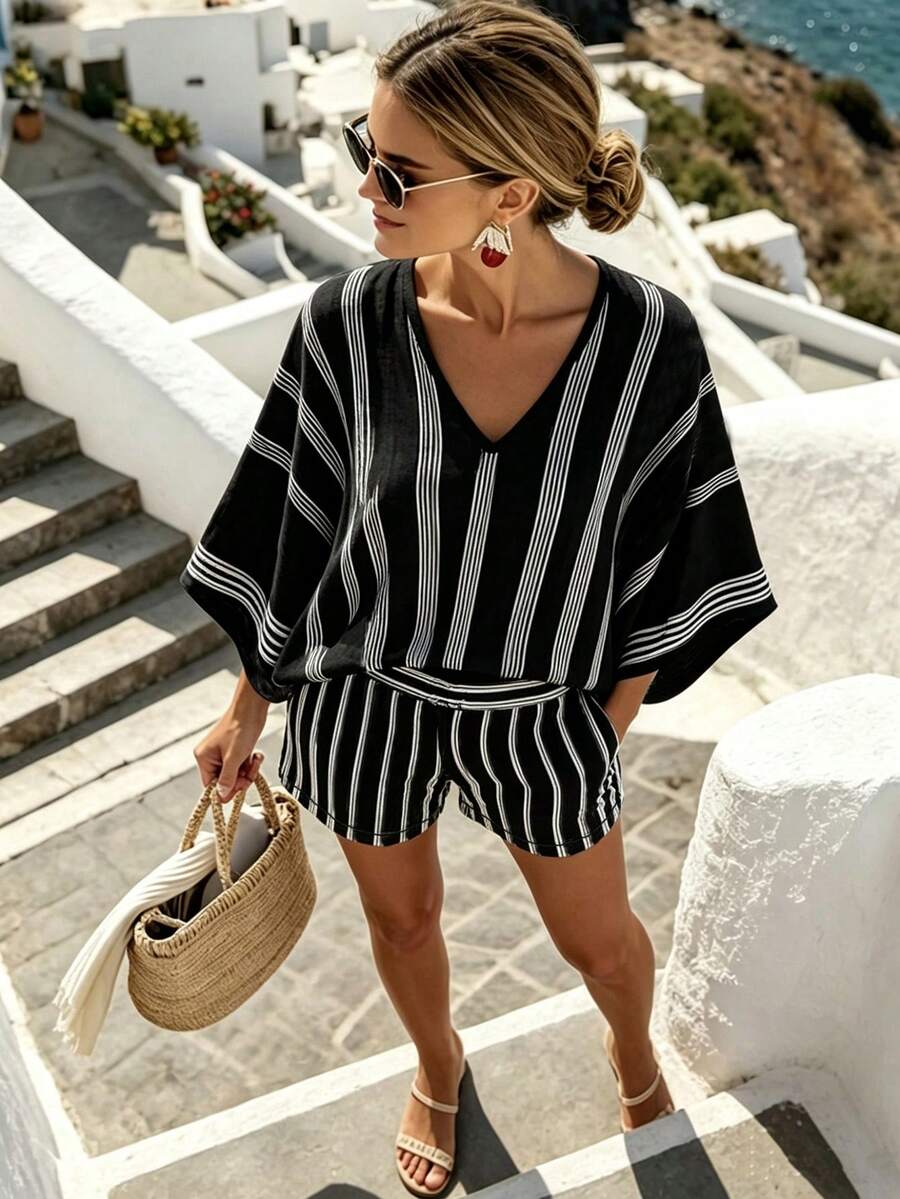 SHEIN Holidaya 夏季清爽藍白條紋仿亞麻印花女款寬鬆蝙蝠袖短褲顯瘦外出兩件套 - 黑色 - 查看 1