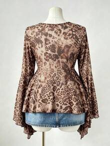 Sunspun Blusa de Talla Grande con Estampado de Leopardo, Cuello en V, Adorno de Encaje y Mangas Acampanadas - Multicolor - Ver 2