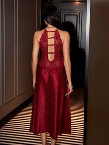 SilkySpell Camisón de tirantes finos con estampado de leopardo en rojo vino, de seda sintética & encaje, ropa de estar en casa sin espalda - Burdeos - Ver 6