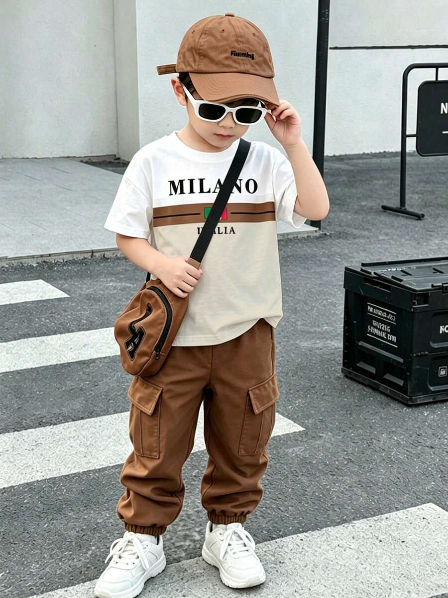 SHEIN Genkimix Kids 米兰男童英文标语条纹印花圆领短袖T恤和工装裤套装,适合节日、派对、春夏、时尚休闲、街头风、返校、户外野餐、摄影、校园、送礼等场合。 - 彩色 - 查看 1