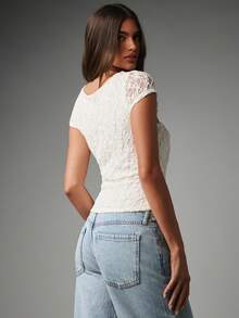 MISSGUIDED Atasan Crop Top Musim Panas untuk Pesta, Lengan Pendek Berenda Elastis dengan Detail Kerut dan Potongan Depan Berputar - Putih - View 5