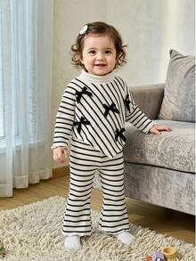 SHEIN Vintaside Kids 2件裝女嬰春/秋長袖套裝，經典黑白條紋3D蝴蝶結裝飾高領長袖上衣搭配喇叭長褲，時尚百搭極簡休閒舒適女嬰套裝，適合日常穿著與戶外活動 - 黑與白 - 查看 8
