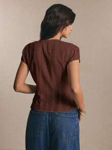 Poéselle 女款刺繡V領百褶時尚百搭襯衫 - 棕色 - 查看 6