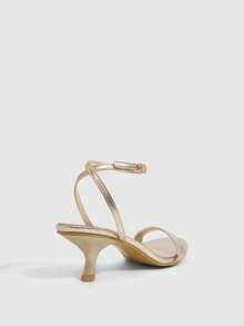 CUCCOO SZL Giày sandal nữ cao gót mũi nhọn gót mảnh, quai mảnh phối ghép, bề mặt kim loại, phong cách đa năng, gót trơn, mẫu mới xuân hè, đi hằng ngày - Kim loại màu vàng nhạt - Xem 3