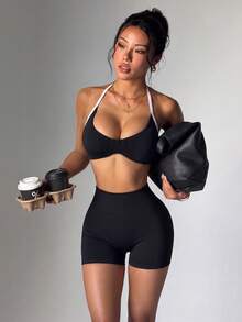 Easithlete 女款拼色掛脖上衣與高腰短褲休閒日常運動套裝 - 黑色 - 查看 1