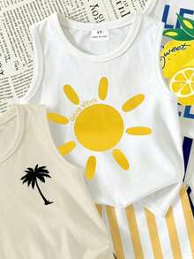 SHEIN Playful Pals 3套小男孩套裝：時尚簡約椰子樹印花背心搭配拼色條紋短褲、黃色太陽圖案英文印花背心搭配黃色條紋短褲、檸檬圖案英文印花背心搭配藍色條紋短褲 - 彩色 - 查看 5