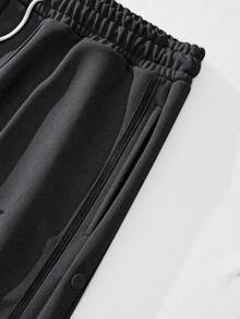 Manfinity Homme Pantalones de chándal para hombre con cinta de contraste, botones laterales y cintura con cordón - Gris Oscuro - Ver 5