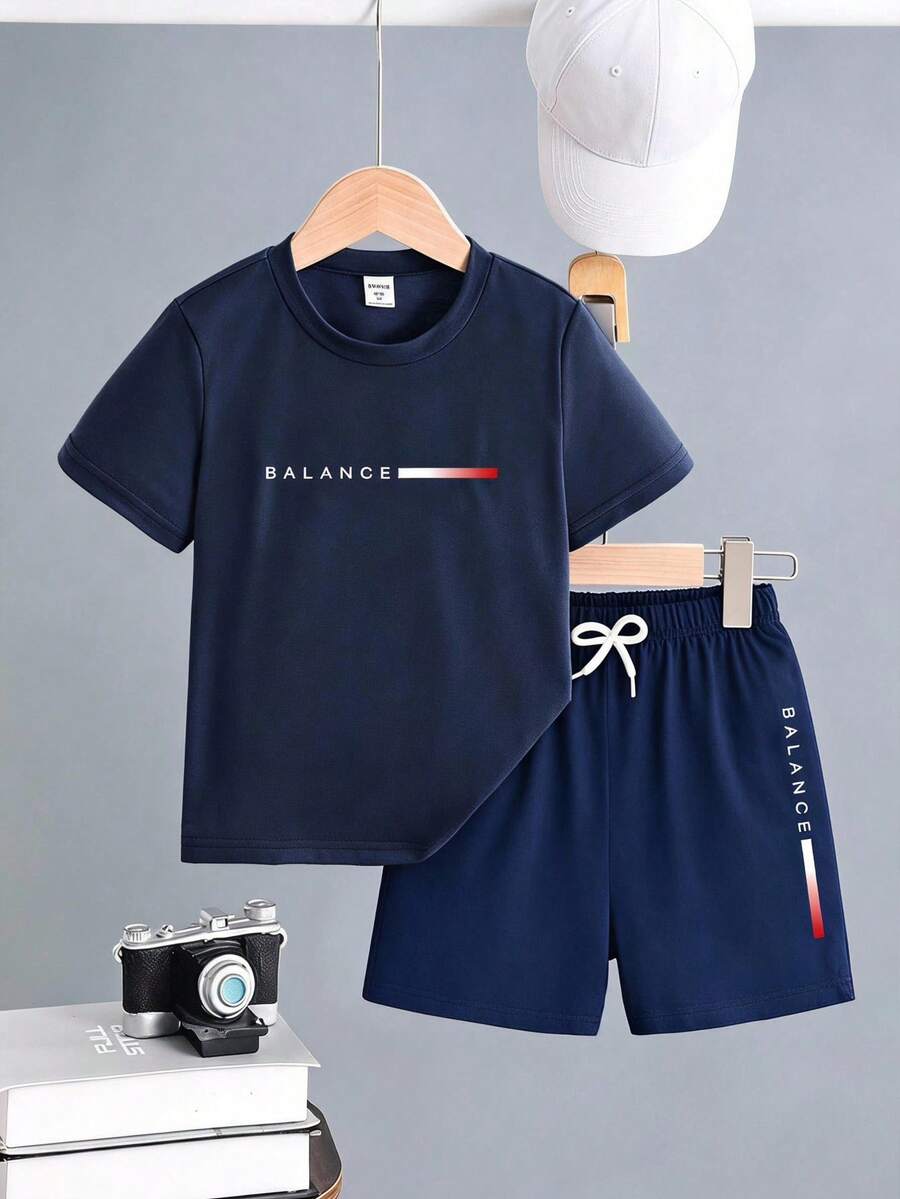 SHEIN Streecool Kids 小男孩百搭字母印花圓領短袖T恤與蝴蝶結抽繩短褲2件套 - 藏蓝色 - 查看 1