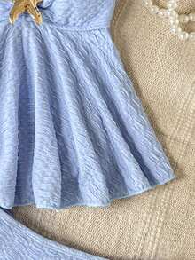SHEIN Conjunto de bikini con tirantes de espagueti, volantes y decoración de estrellas de mar metálicas en color azul sólido para adolescentes, ideal para vacaciones y playa - Azul - Ver 5