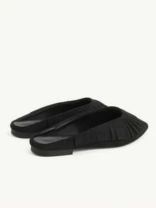 CUCCOO CHICEST Sepatu mules hitam klasik dengan ujung tertutup. - Hitam - View 6