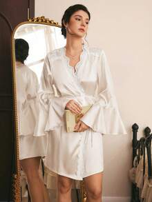 Côtesoire Jubah Wanita Elegan, Romantis, dan Menawan ala Prancis dengan Hiasan Renda, Lengan Mengembang, dan Ruffle, Terbuat dari Satin, Nyaman, dan Ikatan di Depan. - Sampanye - View 1