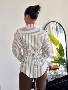 leahseptember 黑白条纹长袖休闲衬衫，适合办公室和通勤穿着。 - 白色 - 查看 3
