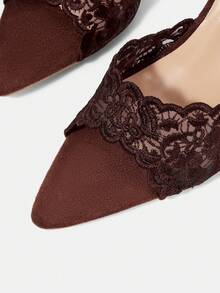 CUCCOO HITCHD 女款刺繡蕾絲尖頭細高跟涼鞋 夏季鞋 - 棕色 - 查看 5