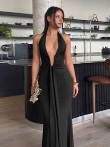 leahseptember 黑色性感V领露背吊带无袖褶皱长裙，适合演唱会、夜店、约会等各种场合，是街头风、秋冬装、优雅舞会、锐舞派对、生日派对、情人节等场合的必备单品。 - 黑色 - 查看 4