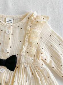 SHEIN Vintaside Kids 女嬰棉麻波點洋裝，可愛荷葉邊飾蝴蝶結長袖前開鈕扣 A 字裙，新生兒嬰兒波希米亞公主禮服 - 杏色 - 查看 4