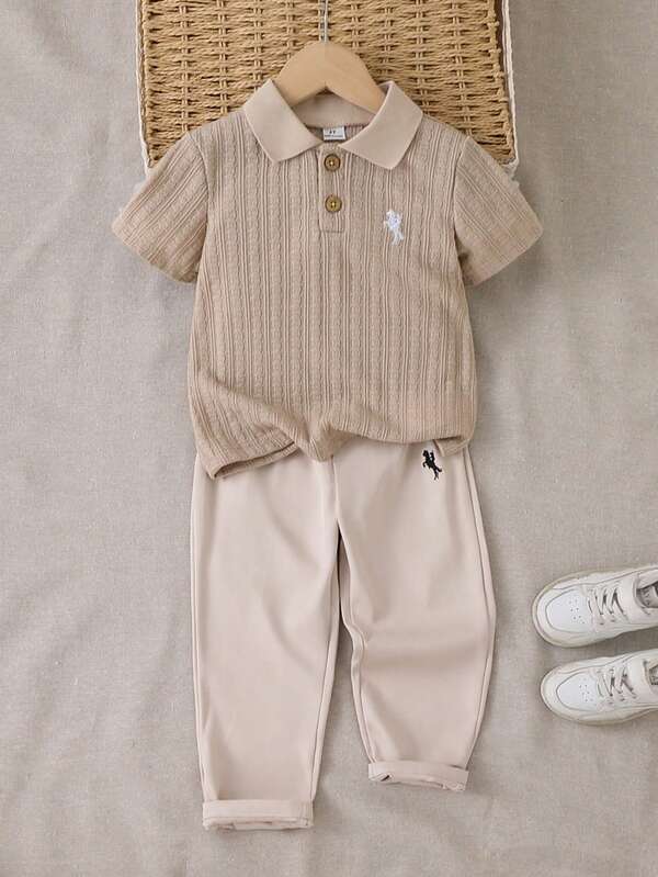 SHEIN 2 Parça/Set Genç Erkek Şık Çok Yönlü Dokulu Örme Kumaş Nakışlı Kısa Kollu Polo Tişört ve Lastikli Bel Uzun Pantolon Takımı, Günlük Giyim, Dış Mekan, Tatil, Alışveriş, Parti, Fotoğraf Çekimi ve Daha Fazlası İçin Uygun