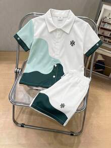 SHEIN 綠色與白色對比波浪印花經典幾何圖案梭織翻領短袖襯衫，搭配彈性腰圍蝴蝶結裝飾梭織短褲，街頭風酷感，青少年男孩短袖短褲套裝，青少年男孩服飾，青少年男孩襯衫套裝，簡約百搭風格，適合各種夏季場合，適合 8Y-14Y - 綠色 - 查看 7