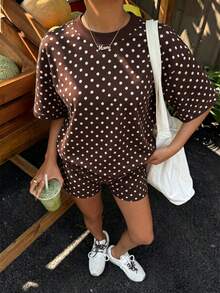Veykashi 休閒極簡風棕色波點印花女款夏季圓領短袖T恤與波點短褲兩件套，適合春夏、度假、日常穿著 - 棕色 - 查看 3