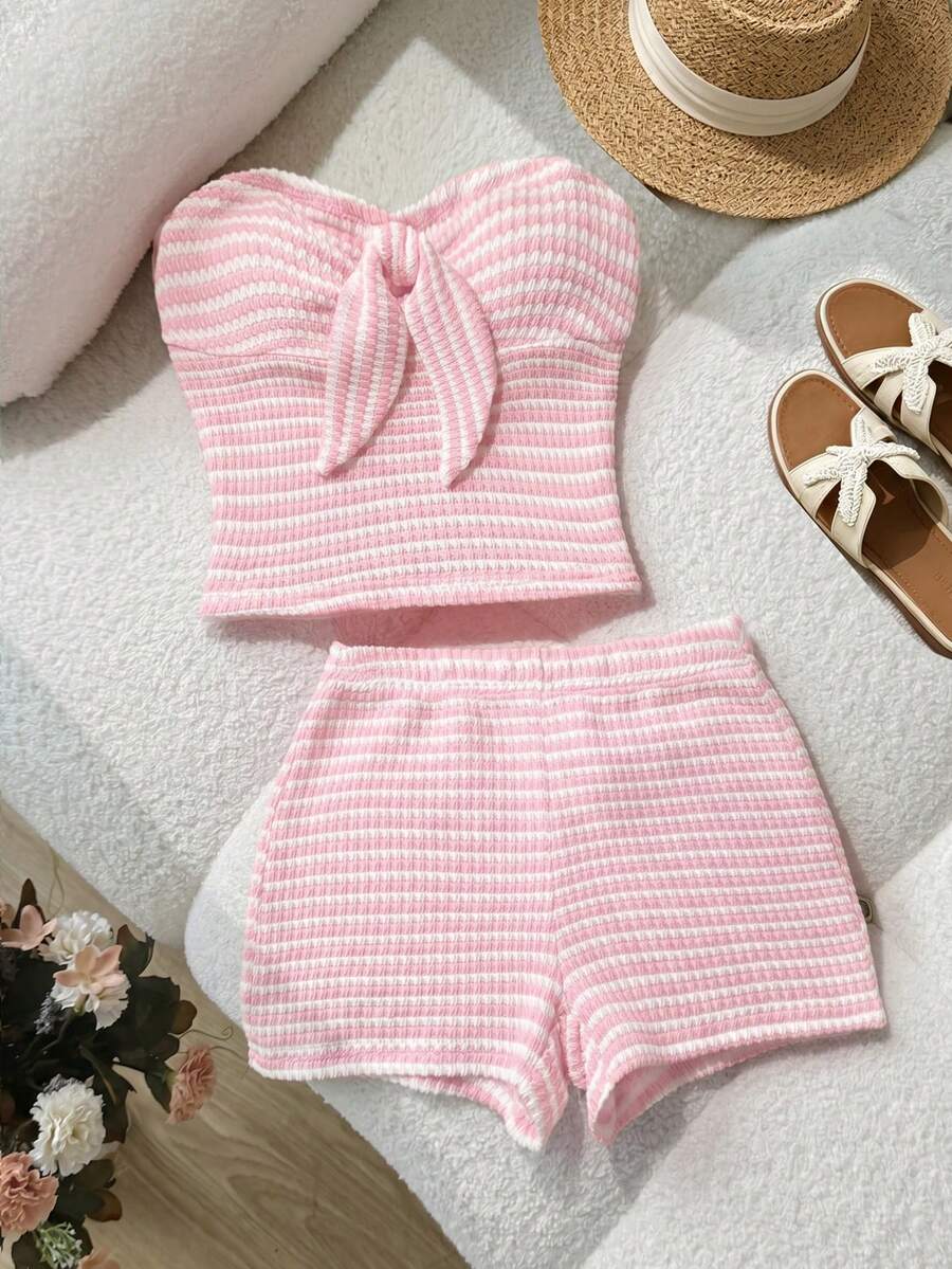 SHEIN Tween女孩春夏休閒度假黃色與白色條紋針織3D蝴蝶結裝飾扭轉式抹胸背心與配套短褲2件套,海灘度假條紋套裝 - 粉色 - 查看 1