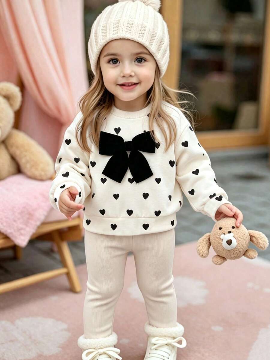 SHEIN Vintaside Kids 女嬰秋冬新款 3D 絲絨蝴蝶結與愛心印花羅紋圓領衛衣與羅紋內搭褲套裝,舒適時尚簡約 - 杏色 - 查看 1