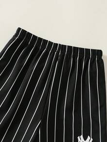 SHEIN 2件組男嬰幼童休閒學院風運動條紋圓領T恤短褲套裝，適合通勤、上學、日常休閒、外出、運動，春夏季適用 - 彩色 - 查看 9