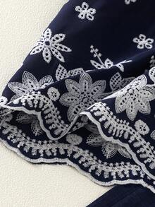 SHEIN Elladie kids 2件組女童夏季新款圓領後背水滴造型藍色蝴蝶結仿刺繡印花布料荷葉袖前綴蝴蝶結裝飾上衣休閒直筒短褲簡約復古時尚套裝 - 寶藍色 - 查看 4