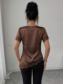 SHEIN Raffinéa 女款優雅法式蕾絲拼接夏季緞面不對稱下擺短袖襯衫 - 鏽棕色 - 查看 2