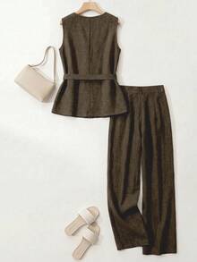 SHEIN LUNE CURVE 大尺碼女款不對稱無袖上衣＋百褶鈕扣寬腿褲兩件套 休閒優雅 春夏通勤度假 橄欖綠 - 棕色 - 查看 2