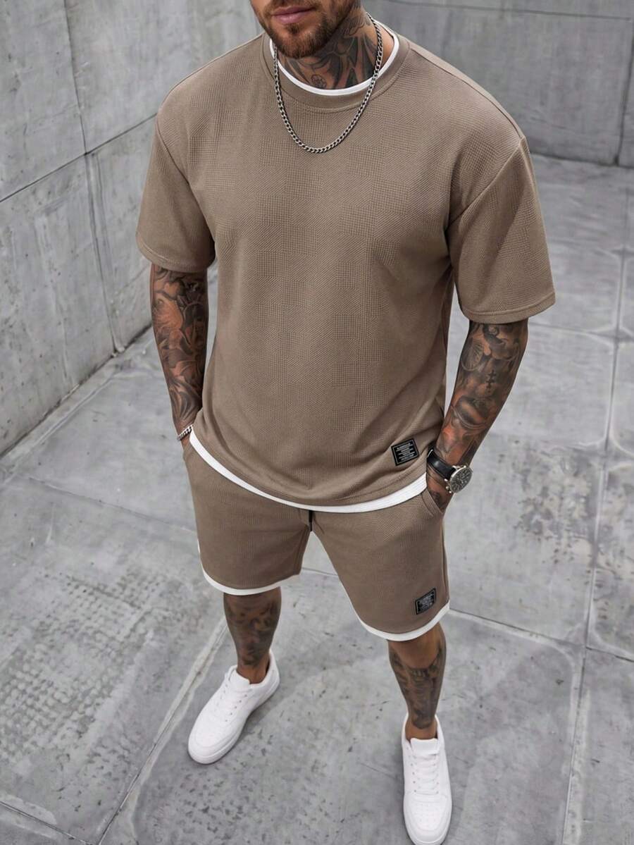 Manfinity CasualCool 男士短袖T恤與短褲套裝,拼色設計,適合休閒日常穿著、外出與朋友聚會,也是送給男朋友或丈夫的理想禮物 - 彩色 - 查看 1
