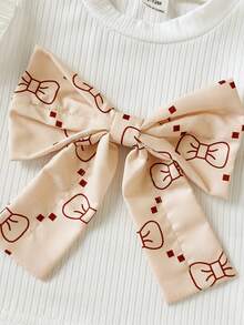 SHEIN Vintaside Kids 6-9M-2-3Y 嬰兒女童兩件套，甜美蝴蝶結裝飾飛袖圓領上衣與彈性腰頭蝴蝶結印花開衩短褲，適合日常穿著、派對及其他場合 - 卡其色 - 查看 6