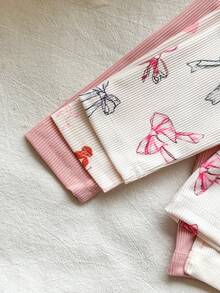 SHEIN Vintaside Kids 女嬰女童春秋多件套裝圓領長袖簡約休閒日常針織羅紋數位印花與素色上衣搭配休閒簡約時尚長褲套裝，適合日常居家休閒戶外公園散步露營度假穿著 - 彩色 - 查看 5