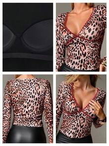 Nuvra Top sexy com estampado leopardo, patchwork, acabamento em renda vermelha, sem sutiã, acolchoado, decote profundo em V e manga comprida, estilo casual para festa de outono/inverno - Castanho Café - Ver 3