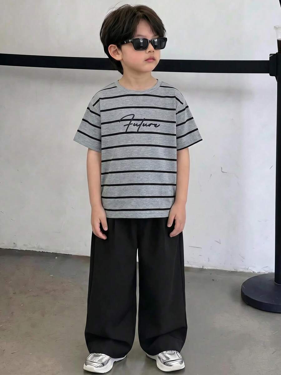 SHEIN Little Byeori 兒童小男孩字母印花條紋短袖T恤與長褲休閒日常套裝 - 彩色 - 查看 1