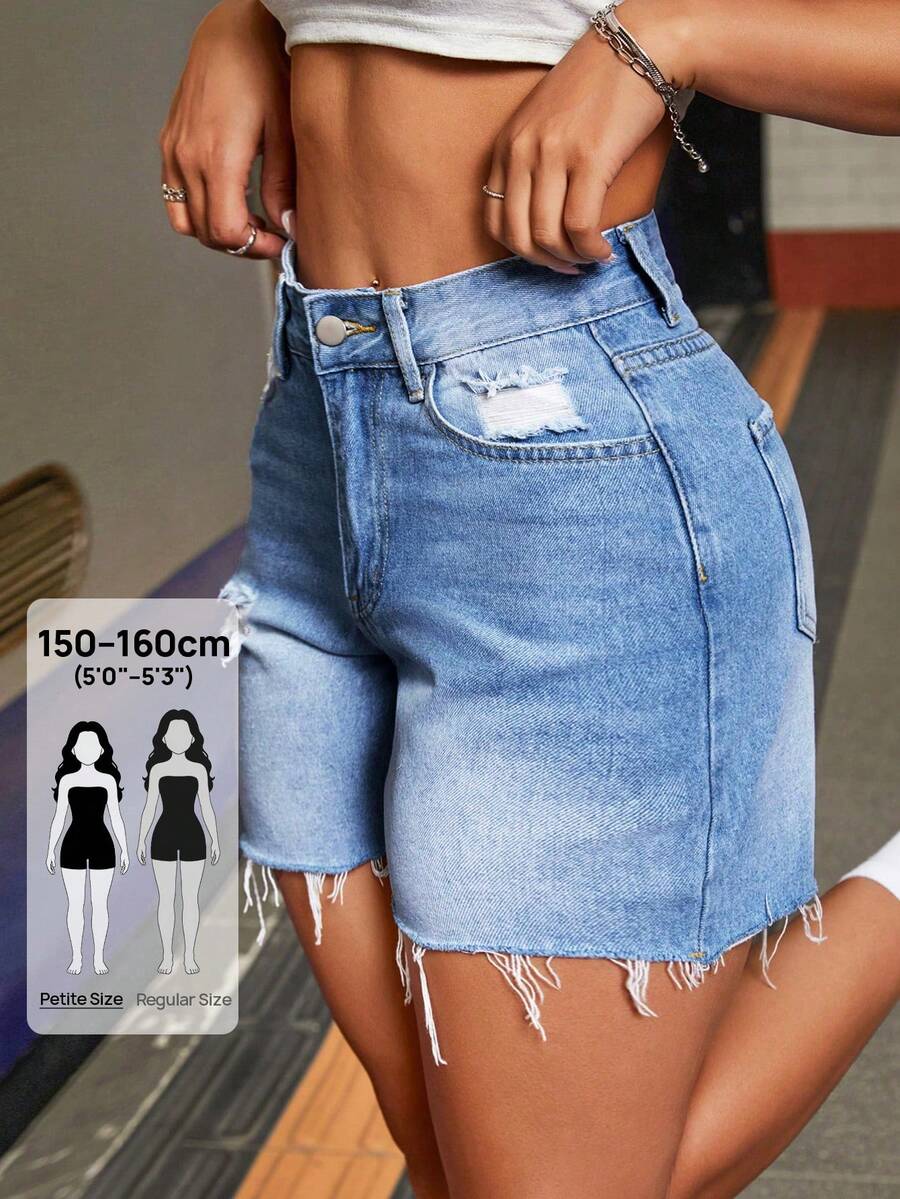 SHEIN PETITE 女款休閒牛仔短褲,毛邊下擺與破洞口袋設計,適合嬌小女性 - 中等水洗藍 - 查看 1