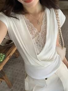 Livesso 女款修身垂領蕾絲拼接無袖層次荷葉邊設計休閒T恤 - 白色 - 查看 5