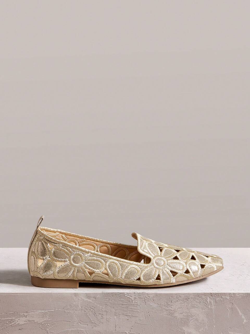 CUCCOO CHICEST Champagne Gold Hollow Floral Embroidery Elegant Holiday Ladies Loafers Square Toe Flat Bottom