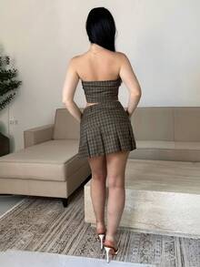 Vassilux 女士夏季格紋胸衣上衣和褶皺裙子套裝，帶有大學風格的鈕扣不對稱樣式 - 彩色 - 查看 2