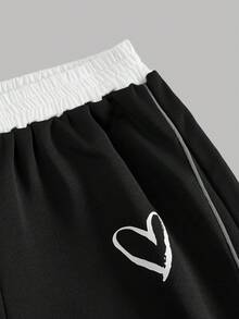 Girlism Tween女孩2件套，心形不對稱肩上衣搭配印花圖案拼接設計與寬腿直筒運動長褲，適合休閒日常穿著 - 黑與白 - 查看 5