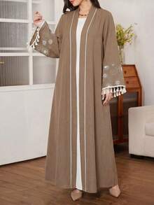 Al Najma 女款寬鬆休閒刺繡流蘇袖口日常阿拉伯式長袍 - 棕色 - 查看 4