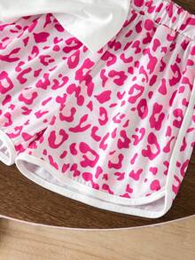 SHEIN 2件組女童幼兒彩色度假風活力卡通蝴蝶結與數字印花粉色短袖T恤搭配粉色豹紋印花短褲套裝，適合夏季日常穿著與外出 - 粉色 - 查看 3