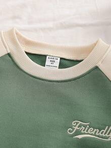 Genkimix Kids Conjunto de sudadera de cuello redondo con mangas raglán y diseño de bloques de color minimalista estilo coreano para niños, con pantalones de chándal holgados a juego con bloques de color, para uso diario en primavera - verde menta - Ver 3