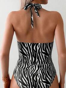 SHEIN Swim 2026春夏棕色與黃色隨機條紋印花掛脖深V領修身一件式比基尼泳衣 - 黑與白 - 查看 2