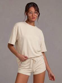 Athîral 女款簡約圓領短袖上衣與抽繩腰短褲居家服套裝 - 杏色 - 查看 4