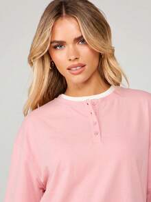 MISSGUIDED Long Sleeve Henley Top With Button Placket And Contrast Crew Neckline - Relaxed Fit Casual Pullover - Pink - View 4