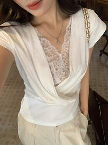 Livesso 女款修身垂領蕾絲拼接無袖層次荷葉邊設計休閒T恤 - 白色 - 查看 7
