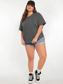 SHEIN BASICS 大尺碼女款純色圓領短袖寬鬆休閒T恤 - 深灰色 - 查看 5